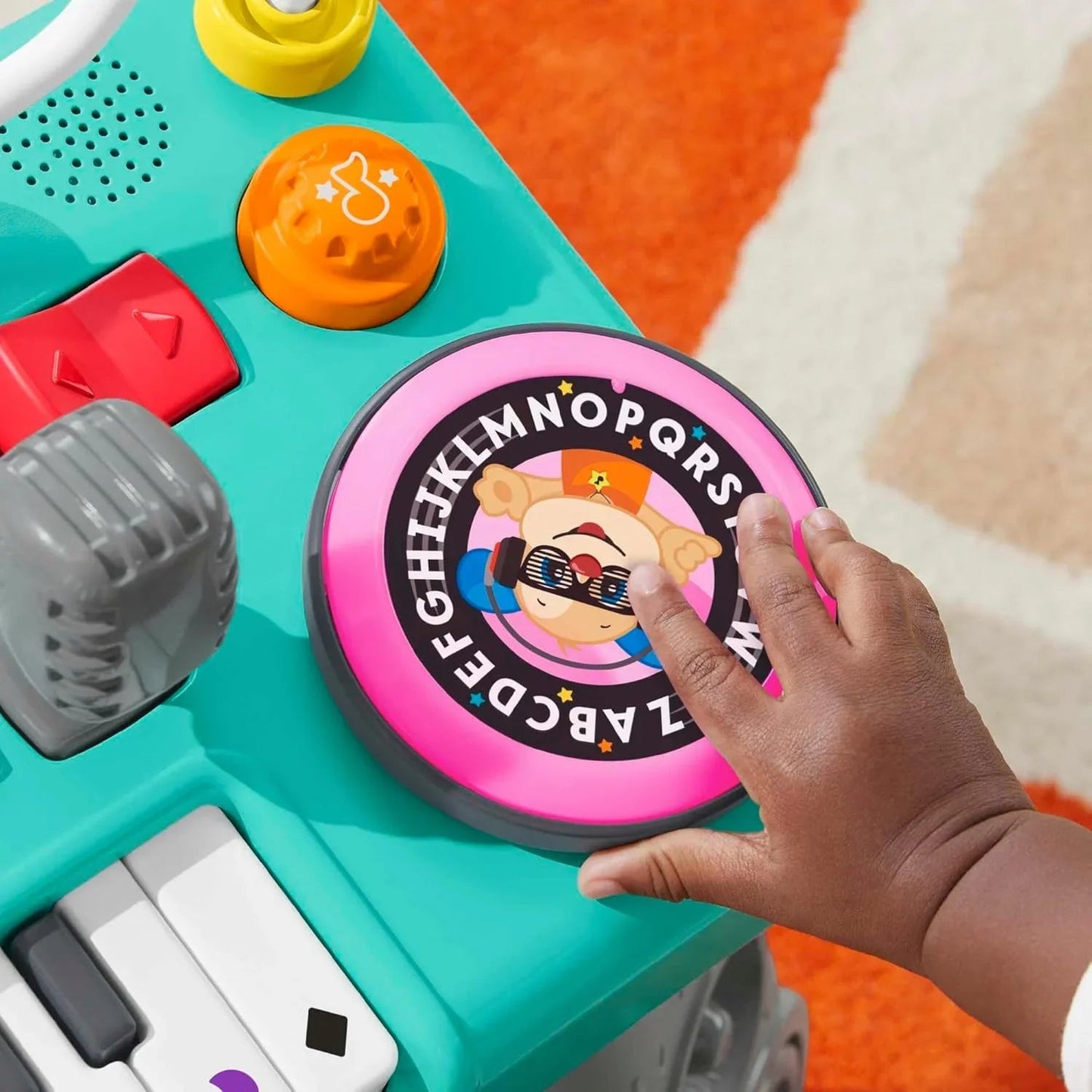 Fisher-Price Lernspaß DJ Spieltisch - Musikalisches Lernspielzeug Mit 3 Klavierspielmodi, Lichtern, Version: Englisch; Italienisch; Portugiesisch; Spanisch, HRB60